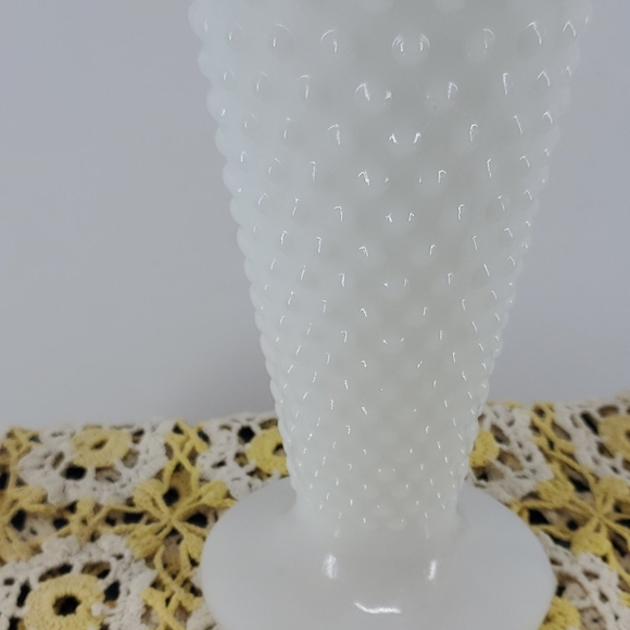 HOBNAIL VINTAGE MILK GLASS VASE - Picture 3 of 7